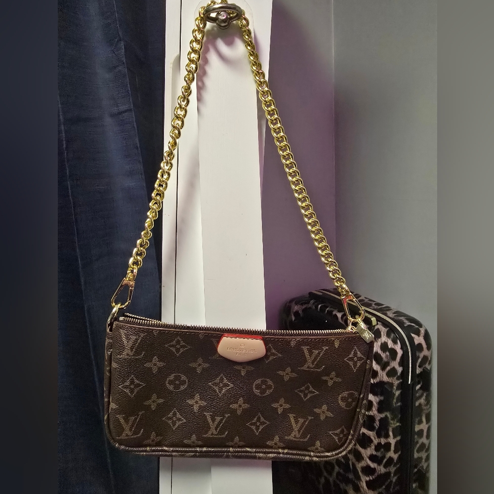 Brown Shoulder Bag with Gold Chain